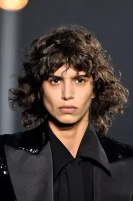 Mica Argañaraz curly shag