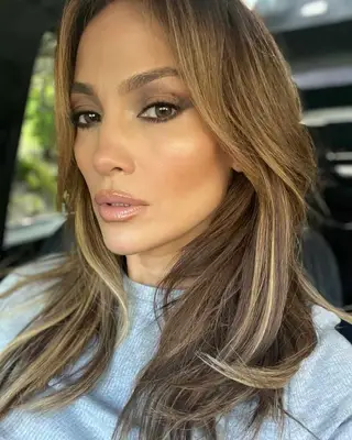 Close up of Jennifer Lopez with layered u-shape haircut