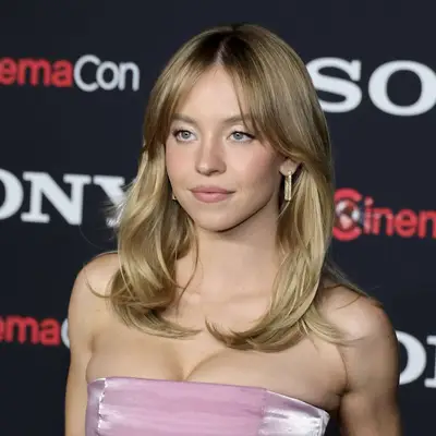 sydney sweeney with u shape haircut