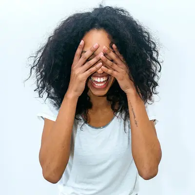 Tu guía para los reventones para el cabello natural