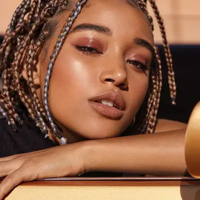 Amandla Stenberg with multicolored copper brown and metallic gray short box braids