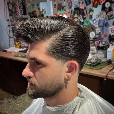 Side profile of voluminous rockabilly 1950s men