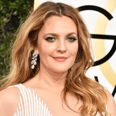 drew barrymore wearing messy undone waves