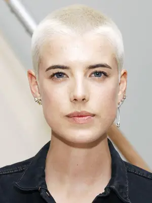 buzz-cut-women: Agyness Deyn with a peroxide blonde buzz cut