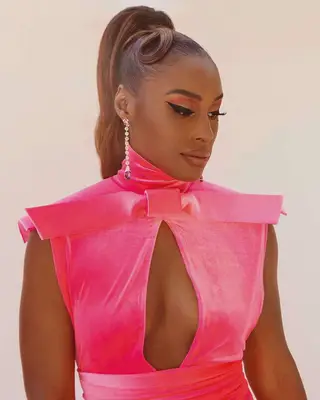 Jourdan Dunn wears a sleek silver bob hairstyle to the 2016 Met Gala