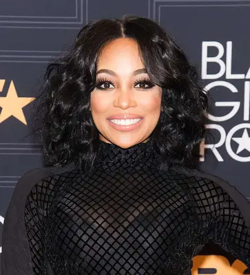 Monica glossy curly voluminous bob