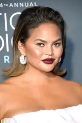 Chrissy Teigen retro ombre bob