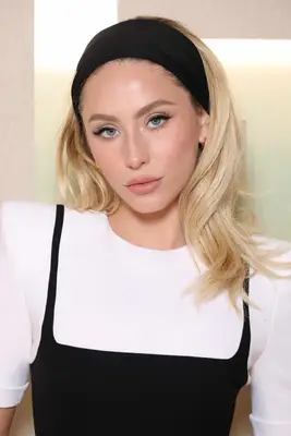 Alix Earle with a chunky black headband