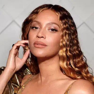 Beyonce with wavy, copper honey brown hair. 