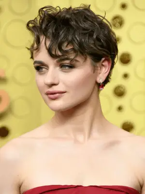 Margot Robbie with short, wavy hair