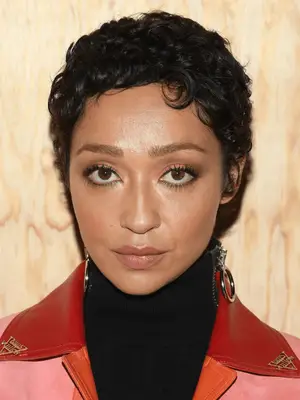 Jennifer Lawrence wavy bob