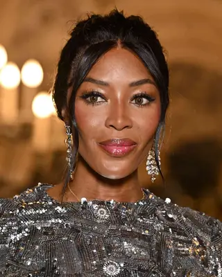 Naomi Campbell with face-framing updo 