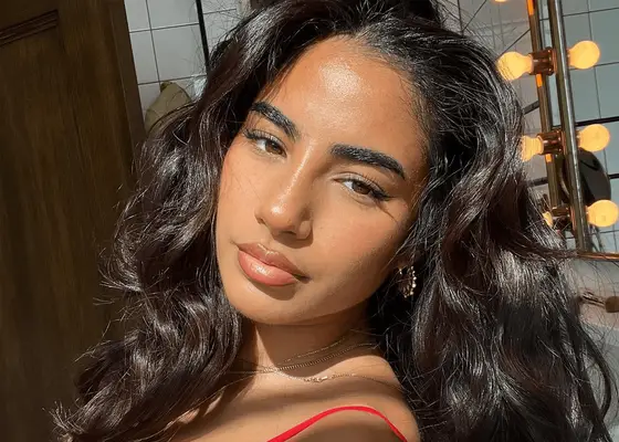 10 façons de rafraîchir vos cheveux pour 2025, selon les stylistes