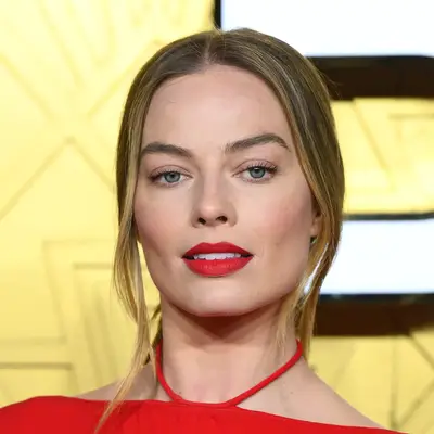A headshot of the actor Margot Robbie on the red carpet