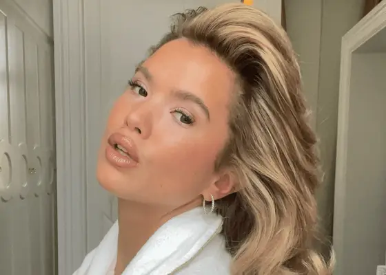 matilda djerf looking at camera with bouncy blonde blowout 