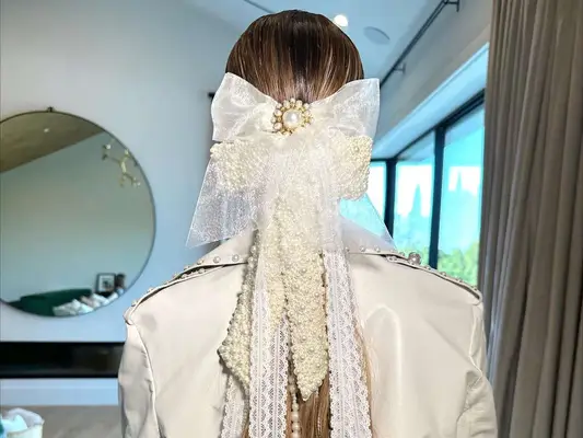 16 Peinados de inspiración de ERA del Renacimiento que dan romance con un toque moderno