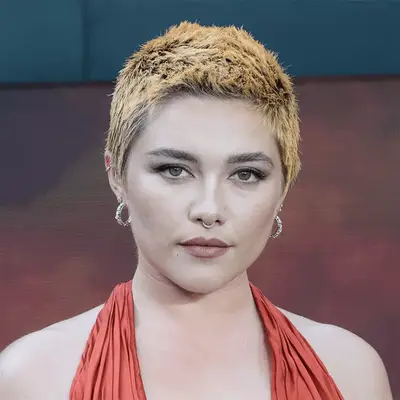  Florence Pugh with a peach buzz cut