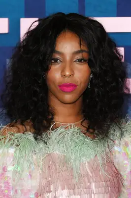 Jessica Williams loose curly shag