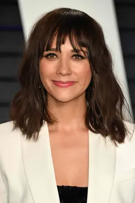 Rashida Jones shag haircut with asymmetric bangs