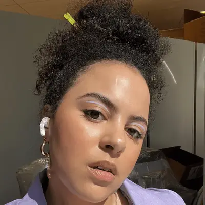 Tori Kelly with blonde curly ponytail