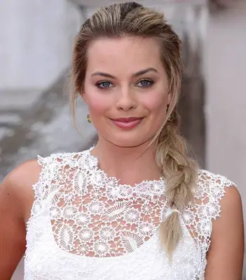 Easy Hairstyles for Medium-Length Hair Braid Margot Robbie