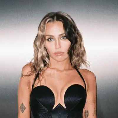 Women with 46 Medium-Length Hairstyles That Are Easy and Effortless