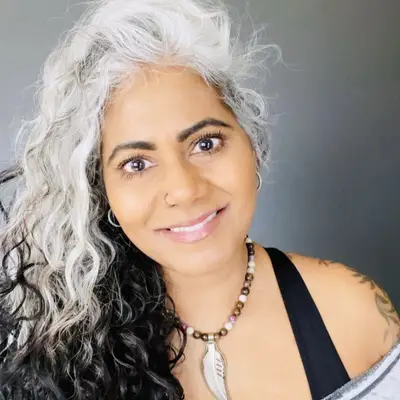 Woman with white to black reverse ombré hair