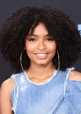 Yara Shahidi curly, layered bob with curtain bangs