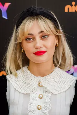 Ella Purnell with blonde, straight shoulder-length hair with headband