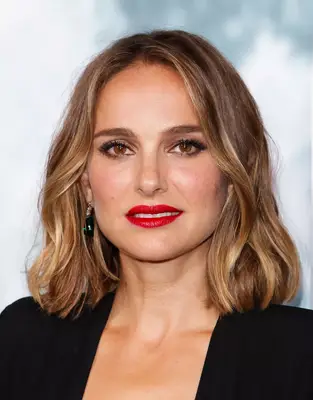 Natalie Portman - Brown Hair With Caramel Highlights