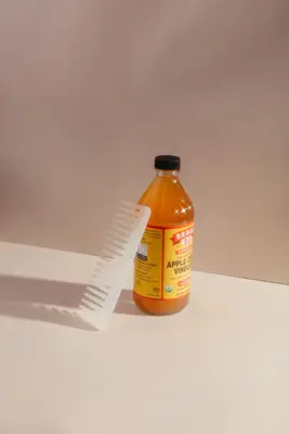 Hvordan man bruger æble cider eddike som beroligende hår og hovedbundskylning