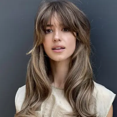 Daisy Edgar Jones with big bouncy volume and brown hair with blonde highlights 