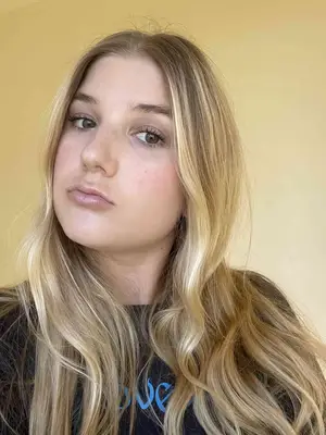 MYM Beauty editor selfie