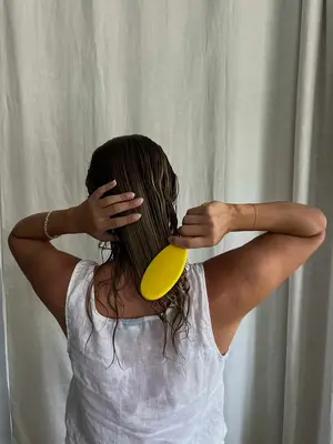 Drybar Super Lemon Drop Detangling Brush