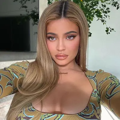 Kylie Jenner with wheat blonde hair 