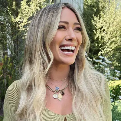 Hilary Duff with blonde money piece 