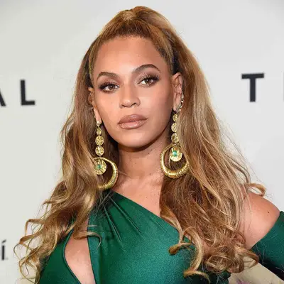 Beyonce with warm and cool-toned blonde hair colors