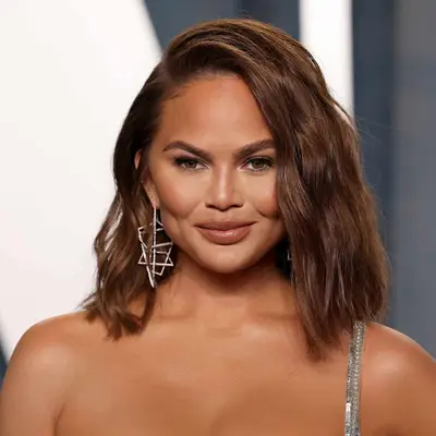 Chrissy Teigen with a lob.