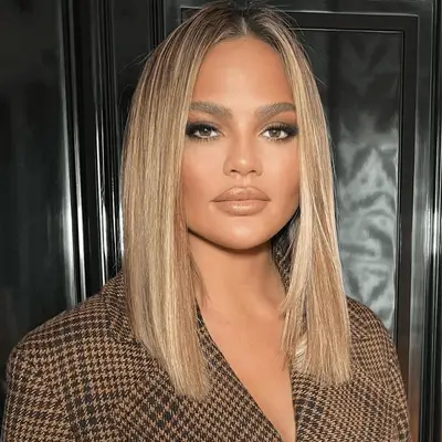 chrissy teigen with straight hair