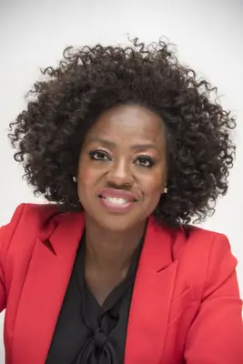 Viola Davis natural, curly bob
