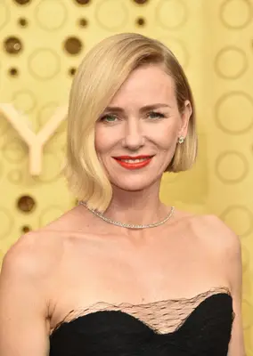 Naomi Watts asymmetrical bob