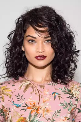 Shanina Shaik medium curly hair