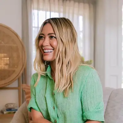 Hillary Duff with medium length wavy blonde hair 