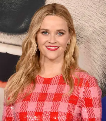 Close up of Reese Witherspoon with a middle part