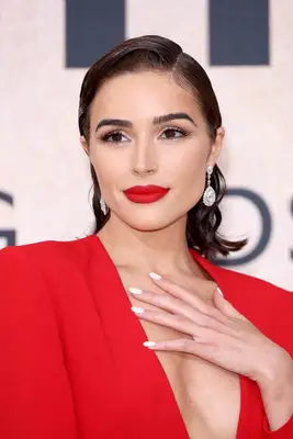 Olivia Culpo with a side-parted hairstyle