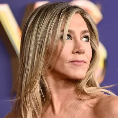 Jennifer Aniston with bronde swoopy side part hair