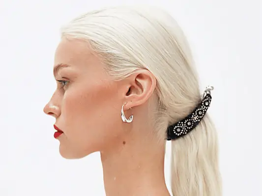 Model wearing a banana clip