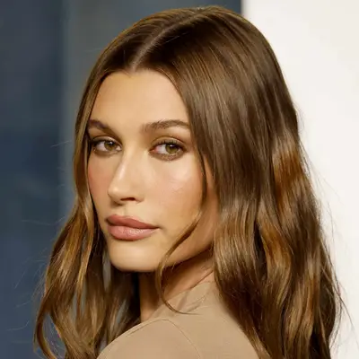 Hailey Bieber wears a simple air dried look on her golden brown hair