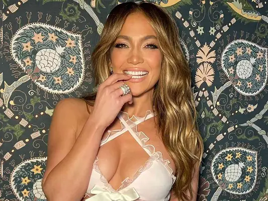 Close up of Jennifer Lopez, her hair with dimensional blonde highlights