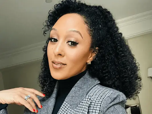 photo of actress tamera mowry housley with curly hair